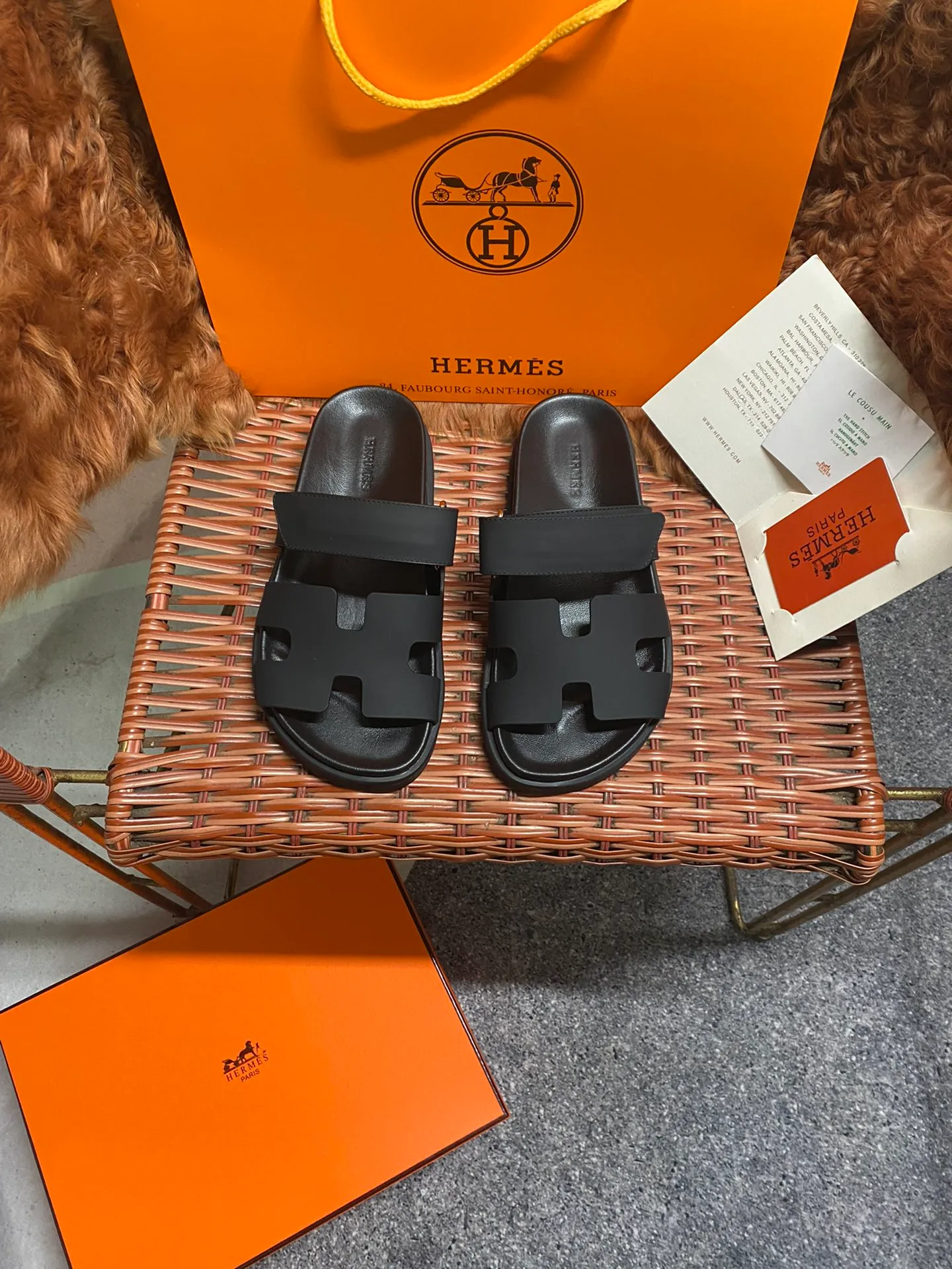 👟👟Ex-factory price 480👟👟 Women's Shoes Women's Clothing Women's Shoes Factory H HERMES Men's and women's same style, recently very popular couple's shoes - sandals, paired with various colored socks, popular ✅Upper: imported mixed sheepskin, deerskin ✅Inner: imported mixed sheepskin ✅Outsole: Tpu non-slip and wear-resistant outsole ✅Number: women's 35-42. Male 38-46